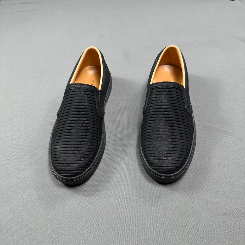 GN2 Giày Slip-on Cao Cấp Nam  /Giày Nam Thời Trang Màu Đen In Họa Tiết Kẻ Ngang Đế Cao Su Khâu Xung Quanh