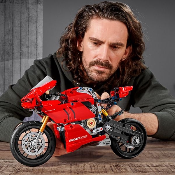 BỘ LẮP RÁP LEGO TECHNIC 42107 SIÊU MÔ TÔ DUCATI PANIGALE V4 R