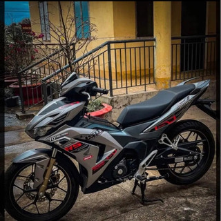 Tem xe winner x v3 mẫu rs 150 đỏ đen dán xe màu bạc