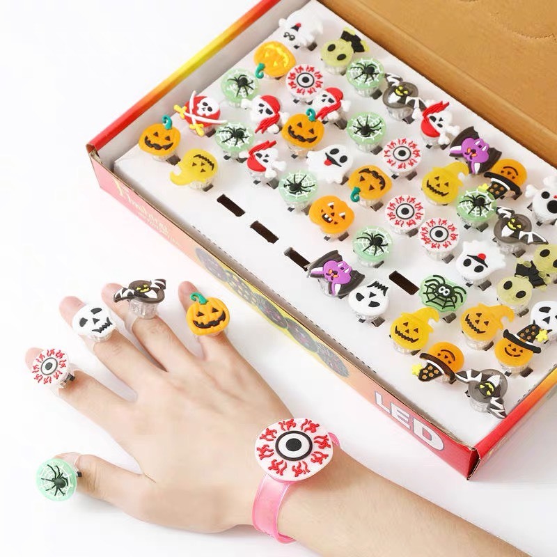 Nhẫn đeo tay Halloween Noel Giáng Sinh phát sáng đồ chơi hoạt hình