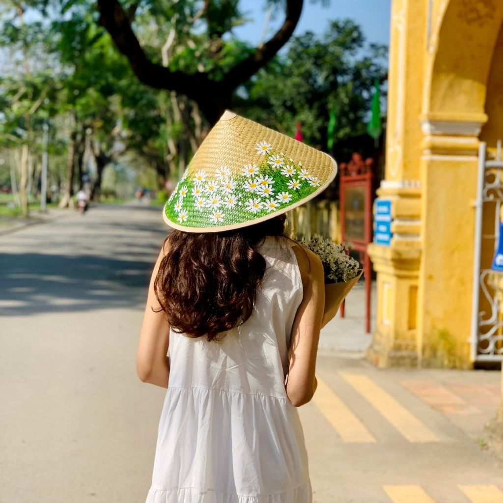 Nón Cỏ Bàng 16 Vành Hoạ Tiết Hoa Cúc Nhí Maries