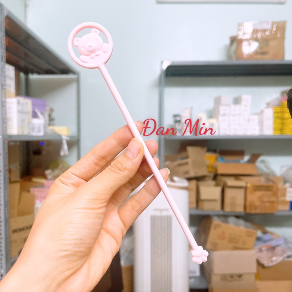 Thìa khuấy pha sữa bằng Silicon, thìa pha sữa hình gấu silicon màu xanh hồng