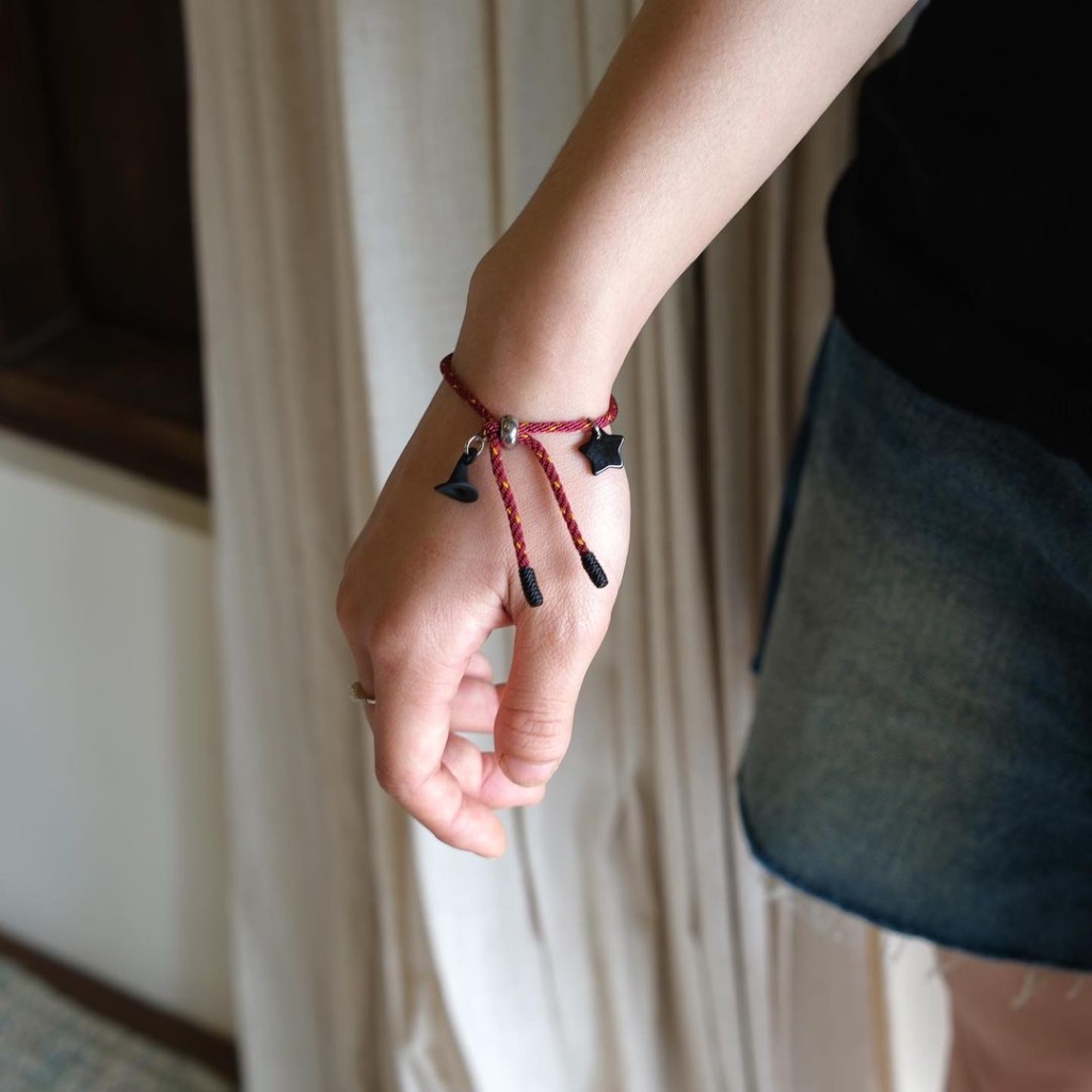 Vòng tay Phù thuỷ biết bay