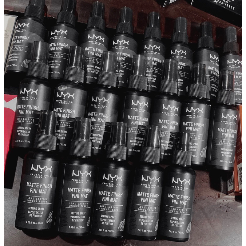 Xit khoá nền " Nyx Setting Spray "
