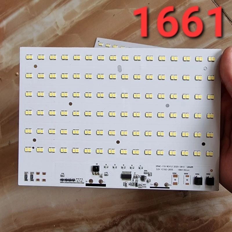 bảng đèn led năng lượng mặt trời 48w (192 bóng nhỏ)3.2v-3.7v