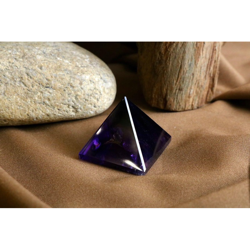 Kim tự tháp đá Amethyst - Bảo vệ tinh thần và tĩnh lặng