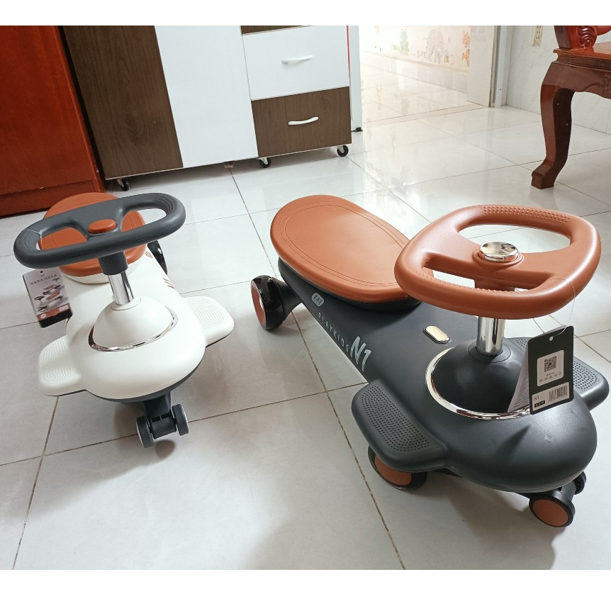 Xe lắc, xe chòi chân cao cấp Playkids với yên xe 2 NGƯỜI kèm hơn 20 bài nhạc tiếng Anh, bánh xe lớn có đèn LED, tải 80kg