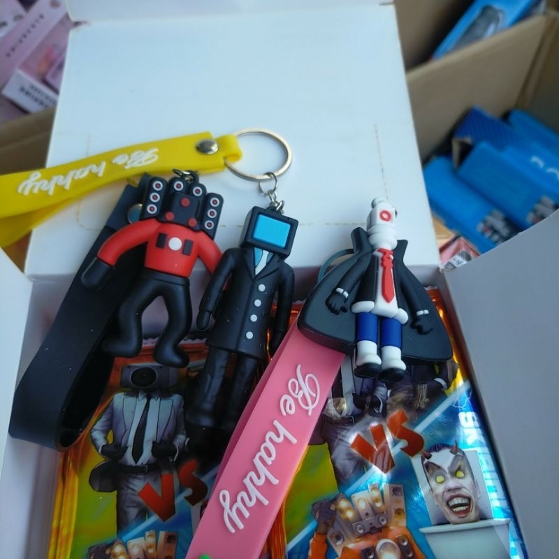 Hộp 30 thẻ bài Skibidi  Toilet 30 túi tặng kèm 3 móc khoá