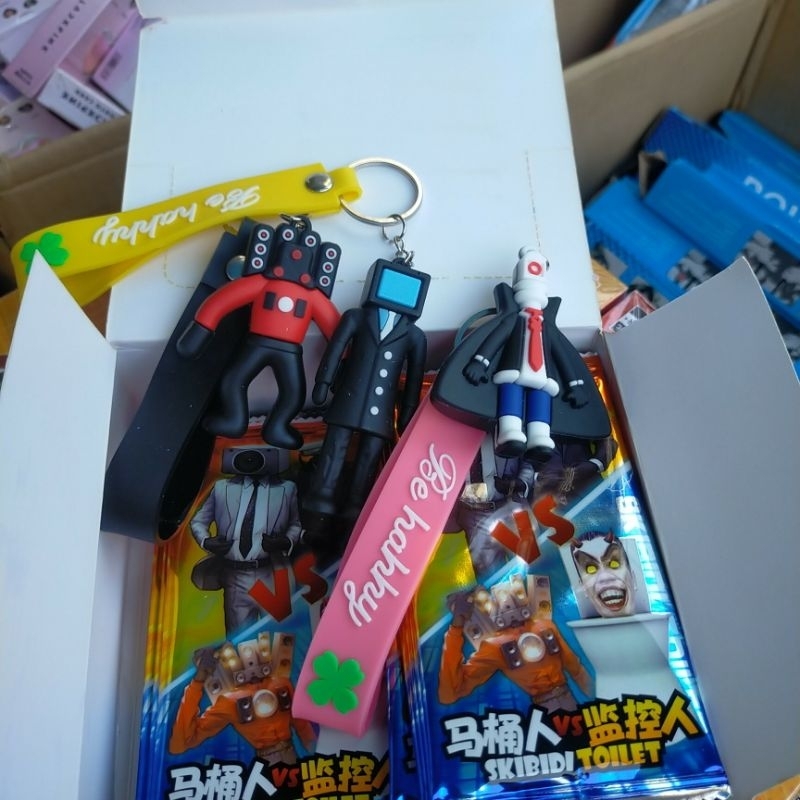 Hộp 30 thẻ bài Skibidi  Toilet 30 túi tặng kèm 3 móc khoá