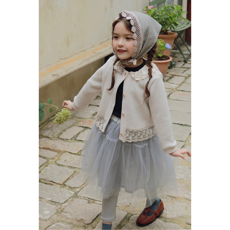 Áo khoác len cho bé gái.Chất len sịn sò lắm luôn ạ