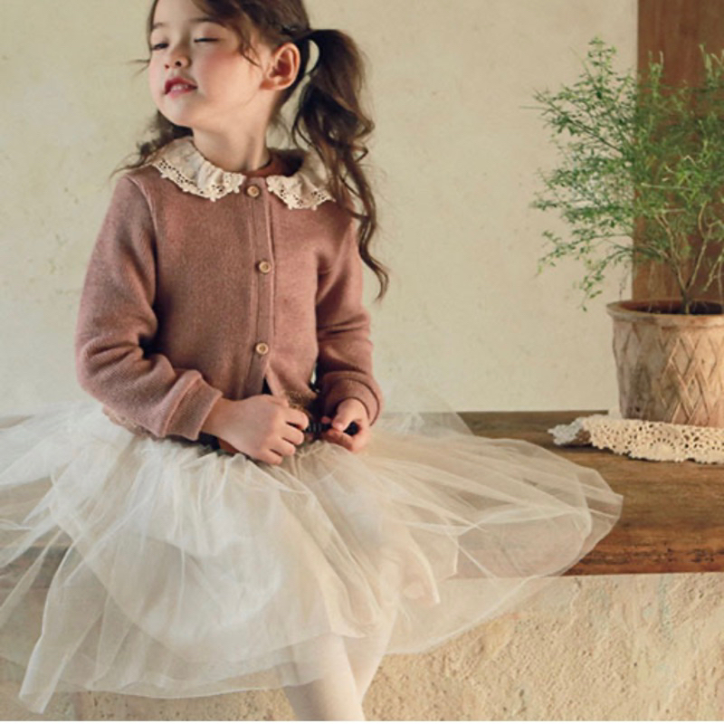 Áo khoác len cho bé gái.Chất len sịn sò lắm luôn ạ