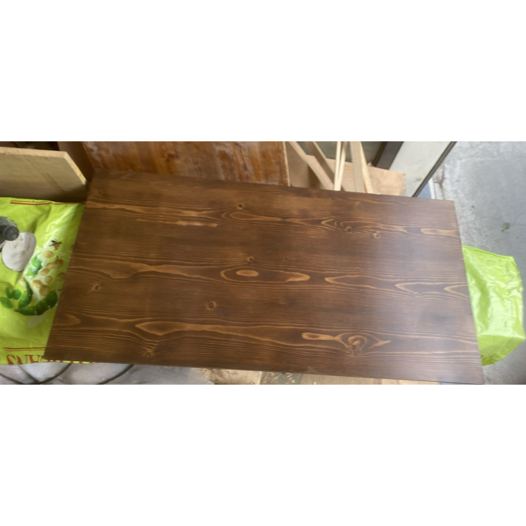 Tấm gỗ thông sơn màu walnut