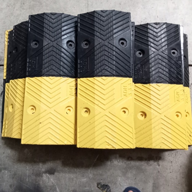 Gờ giảm tốc _ KT : 500x200x30mm