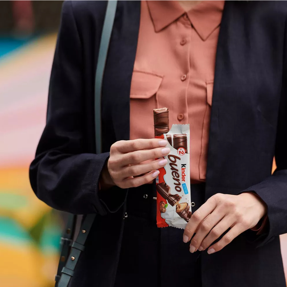 Bánh Chocolate Nhân Hạt Dẻ KINDER BUENO 43gr x 2