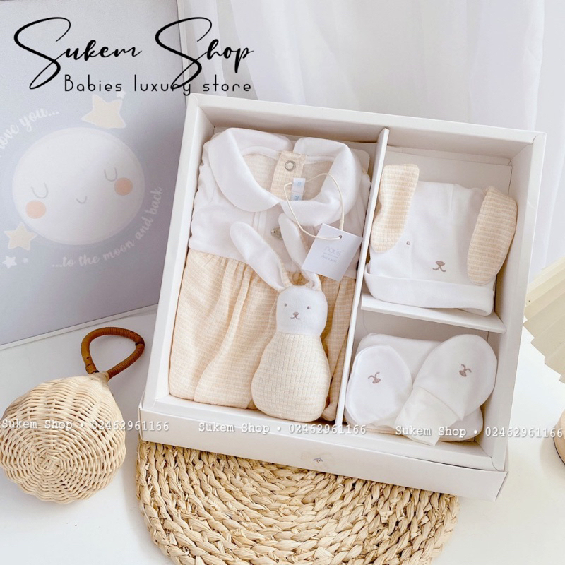 - Set quà tặng sơ sinh màu trắng/xanh cho bé trai bé gái newborn