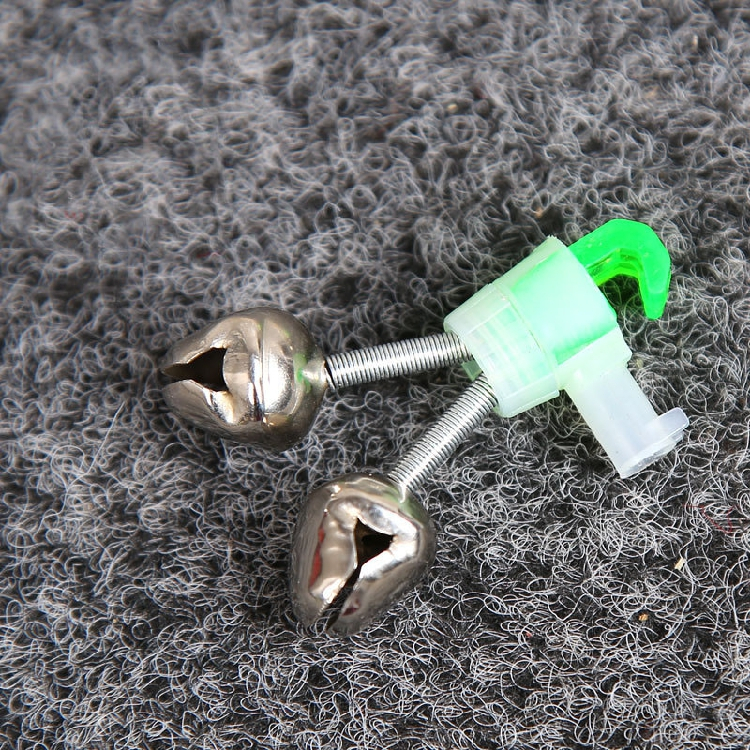 Chuông cài áo - quần màu xanh