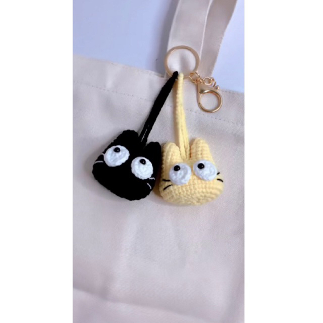 Móc khóa mèo đen đi học bằng len