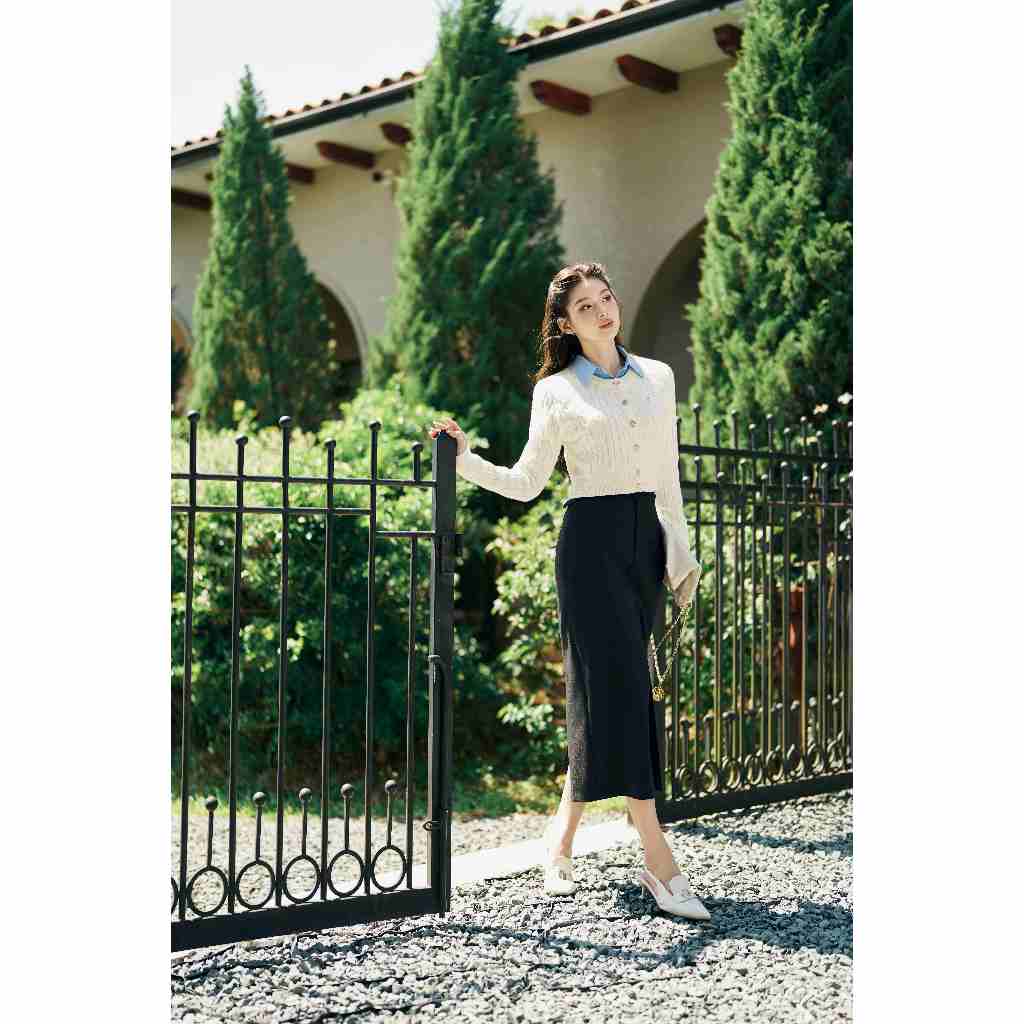 Chân váy dài thèm thắt lưng thêu "A"