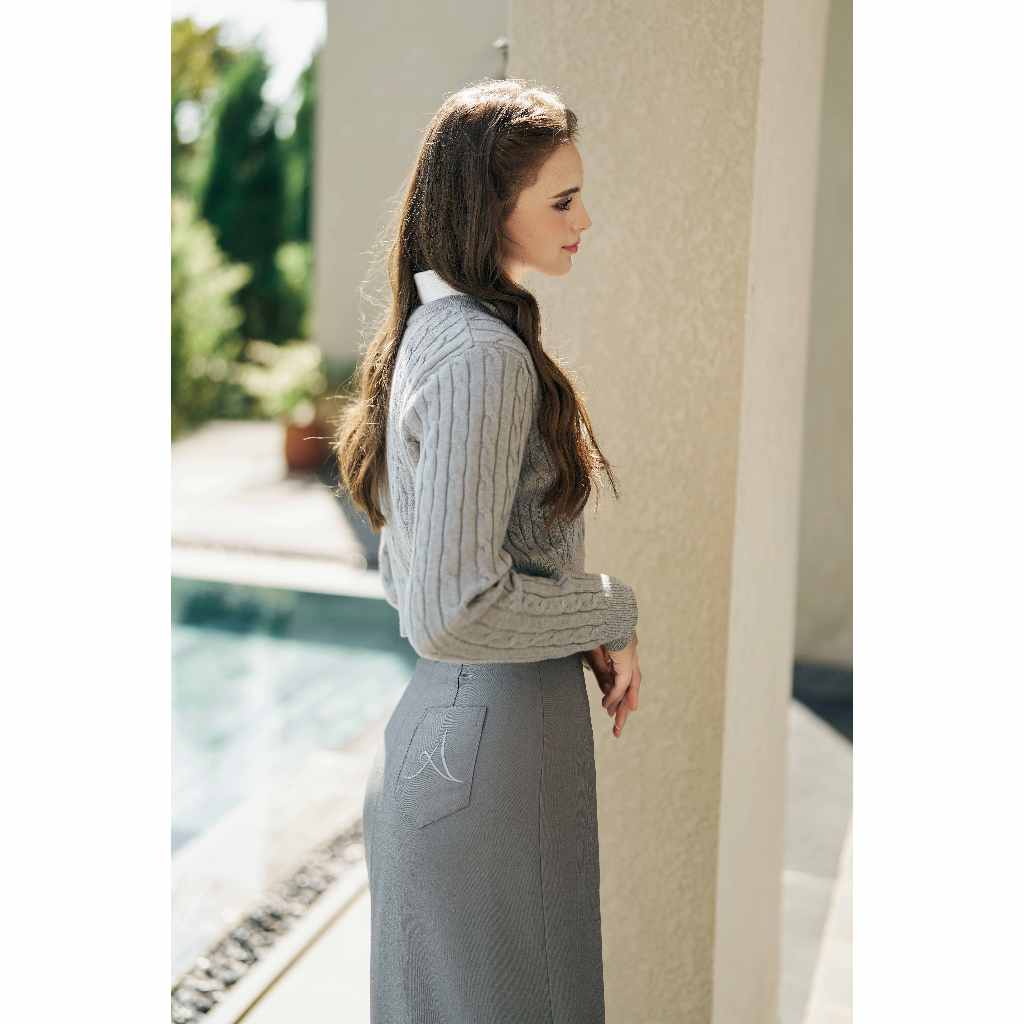 Chân váy dài thèm thắt lưng thêu "A"