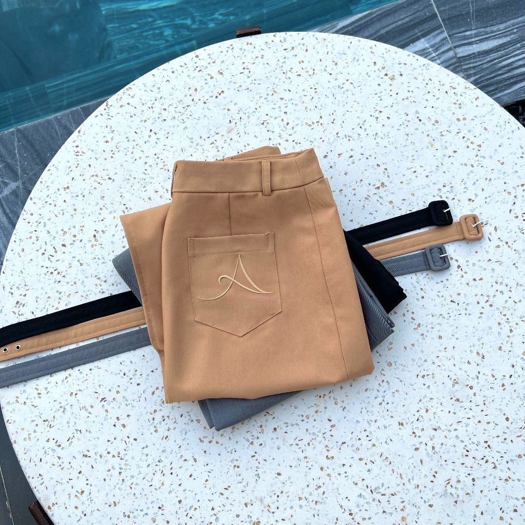 Chân váy dài thèm thắt lưng thêu "A"