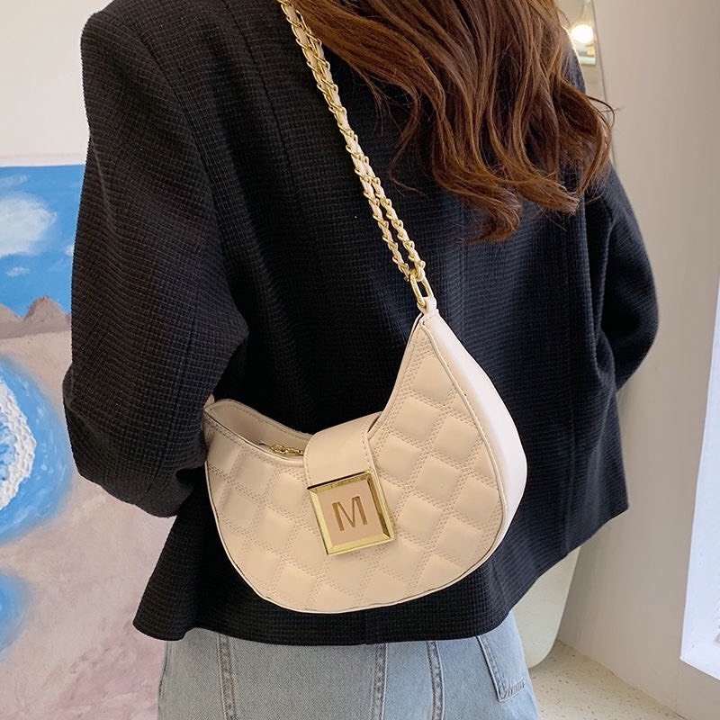 Túi nữ kẹp nách chữ M trần trám có dây đeo dài