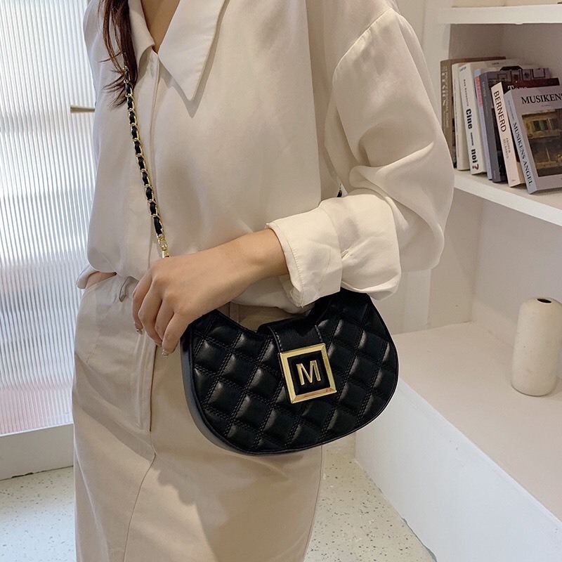 Túi nữ kẹp nách chữ M trần trám có dây đeo dài