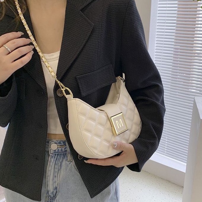 Túi nữ kẹp nách chữ M trần trám có dây đeo dài