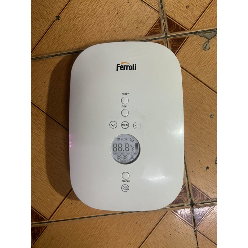 máy tắm nước nóng trực tiếp có bơm trợ lực hãng ferroli