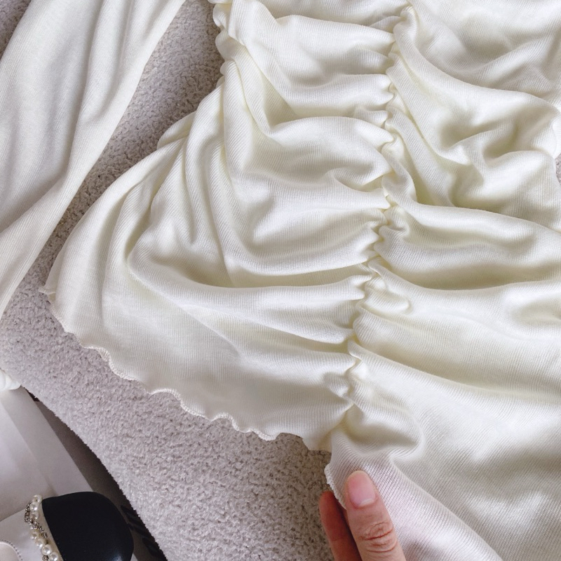 SET ÁO TRỄ VAI ĐÍNH HOA NGỰC NHÚN THÂN + CHÂN VÁY XOÈ