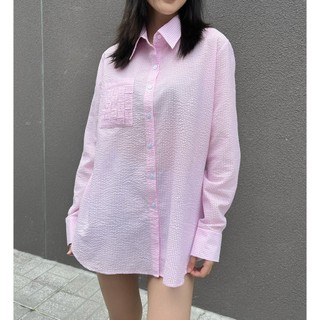 Áo sơ mi nữ sọc hồng dài tay vải xốp phối túi đan - Lovadova 23B09C002