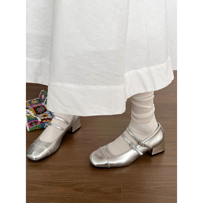 Giày búp bê mũi vuông màu đen gót dày phong cách retro Anh quốc cho nữ 2024