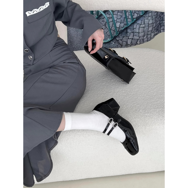 Giày búp bê mũi vuông màu đen gót dày phong cách retro Anh quốc cho nữ 2024