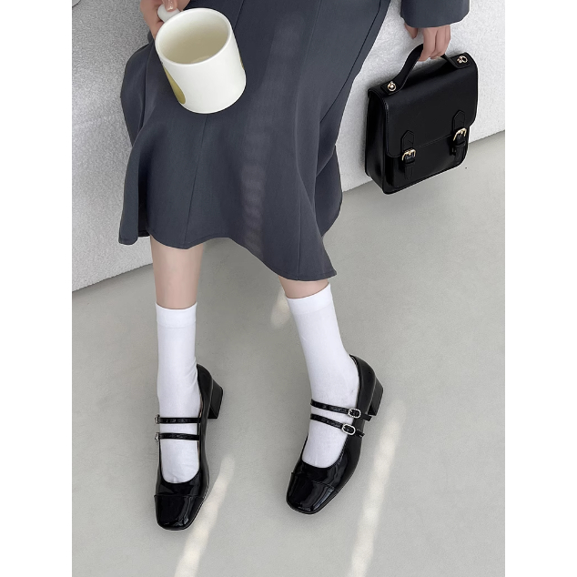 Giày búp bê mũi vuông màu đen gót dày phong cách retro Anh quốc cho nữ 2024