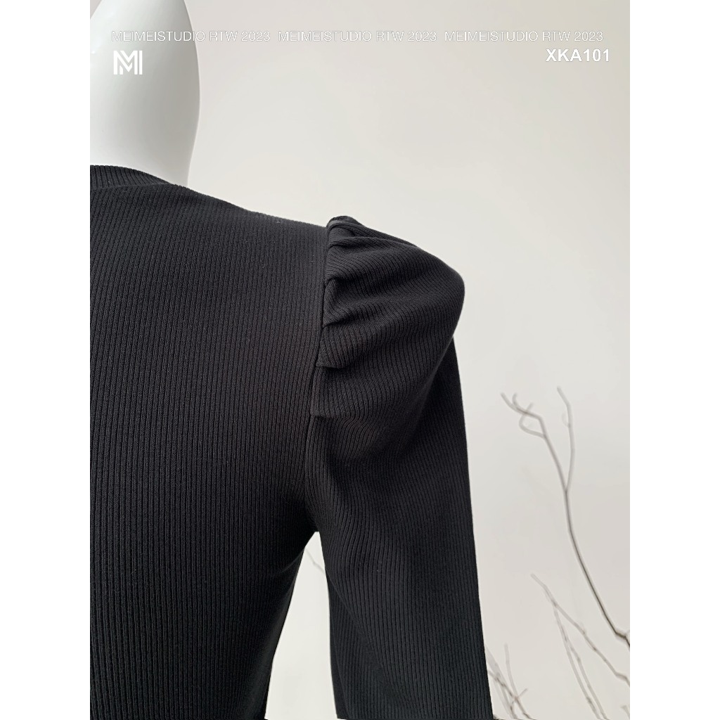 Áo thun zip tăm cổ tim, dài tay dáng ôm, vải co giãn thoải mái, 3 màu cơ bản dễ phối đồ | XKA101