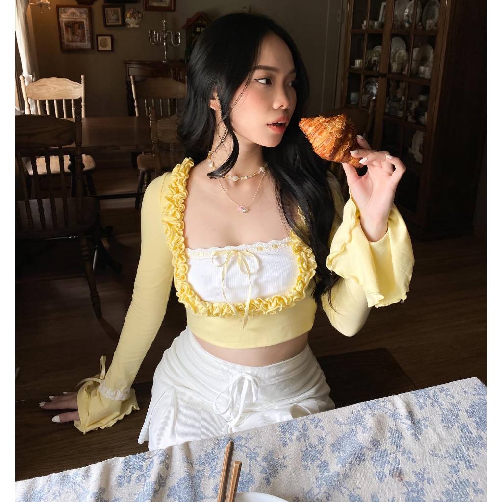 “𝐂𝐇𝐑𝐈𝐒𝐓𝐈𝐍𝐄 𝐓𝐎𝐏” Áo Croptop thun tay dài cổ vuông dễ thương, tay ống loe tiểu thư