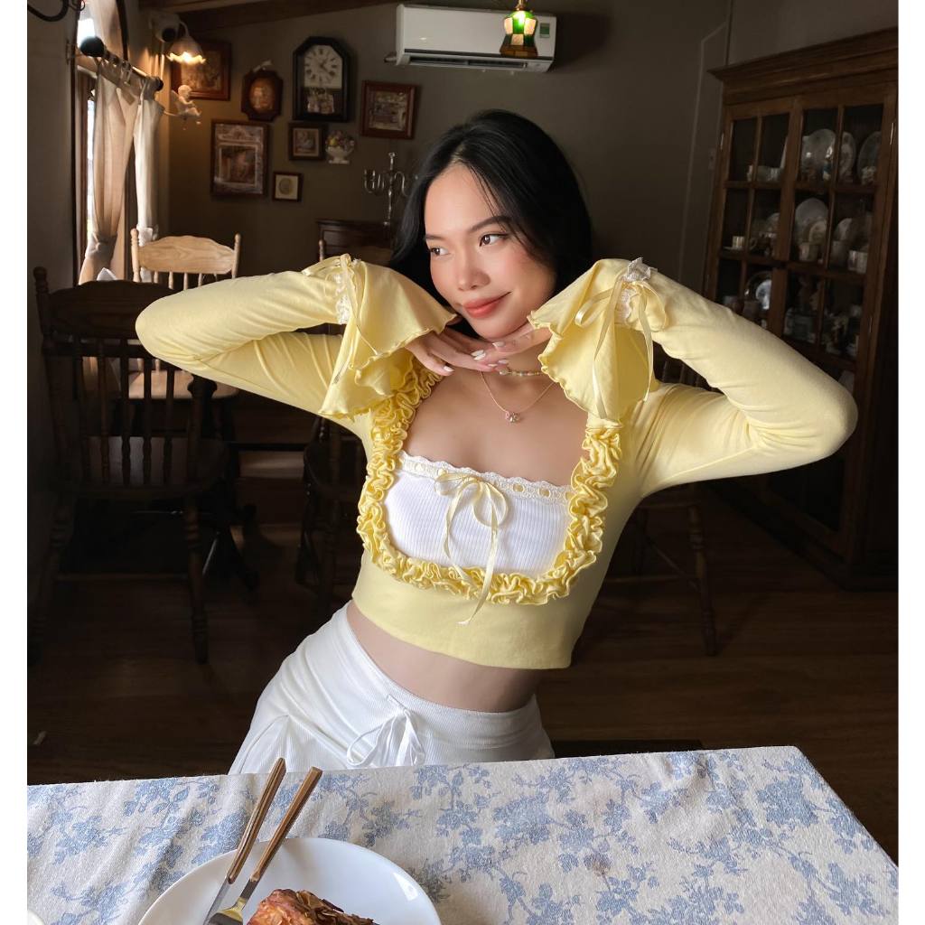 “𝐂𝐇𝐑𝐈𝐒𝐓𝐈𝐍𝐄 𝐓𝐎𝐏” Áo Croptop thun tay dài cổ vuông dễ thương, tay ống loe tiểu thư