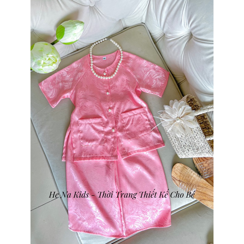 Bộ bà ba cho bé gái chất gấm cao cấp tặng kèm khăn