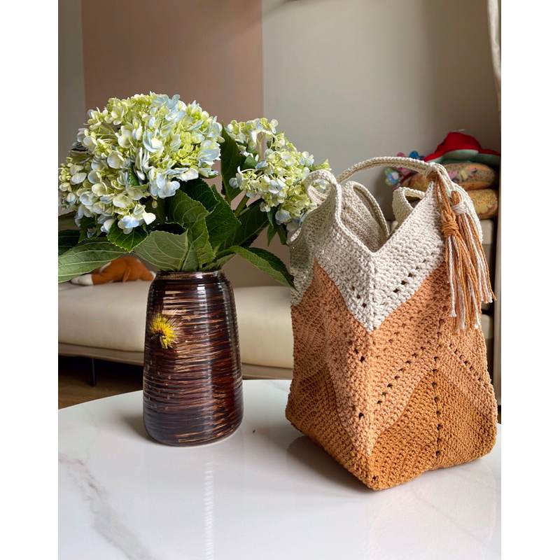 Túi tote hoạ tiết tháp