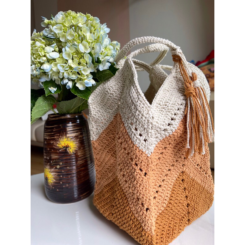 Túi tote hoạ tiết tháp