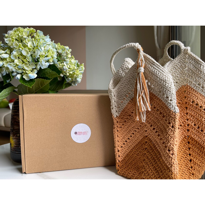 Túi tote hoạ tiết tháp