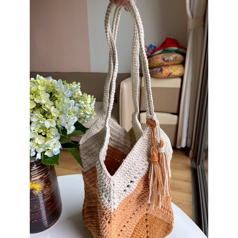 Túi tote hoạ tiết tháp