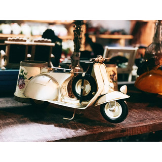 Handcrafted Scooter Vespa cổ điển