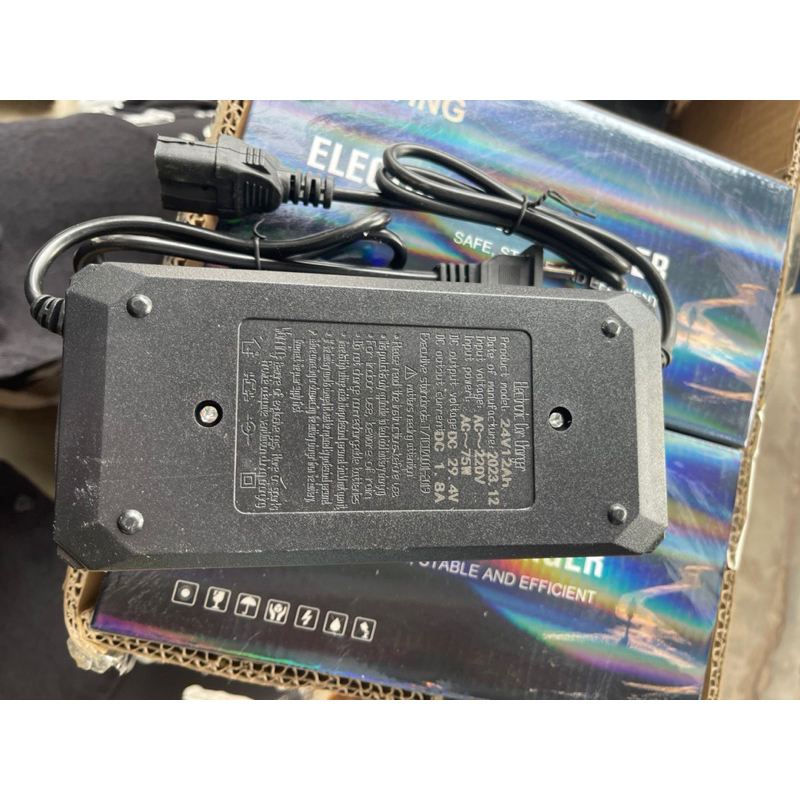 Sạc 24v-12ah có quạt gió dành cho xe 2 bình