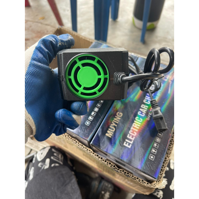 Sạc 24v-12ah có quạt gió dành cho xe 2 bình