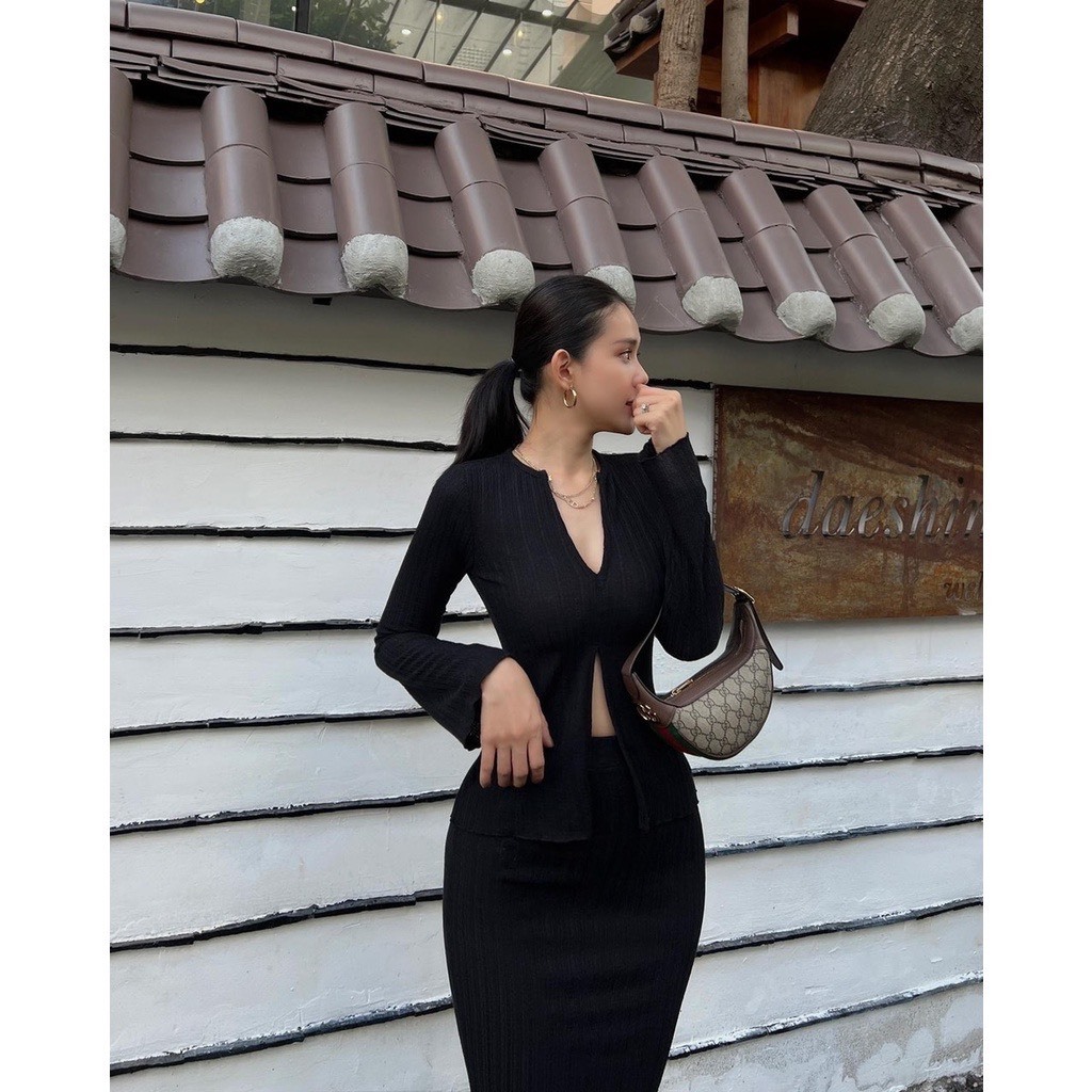 SET THU ĐÔNG DÁNG BODY ÁO XẺ TÀ TAY LOE VÀ CHÂN VÁY DÁNG DÀI