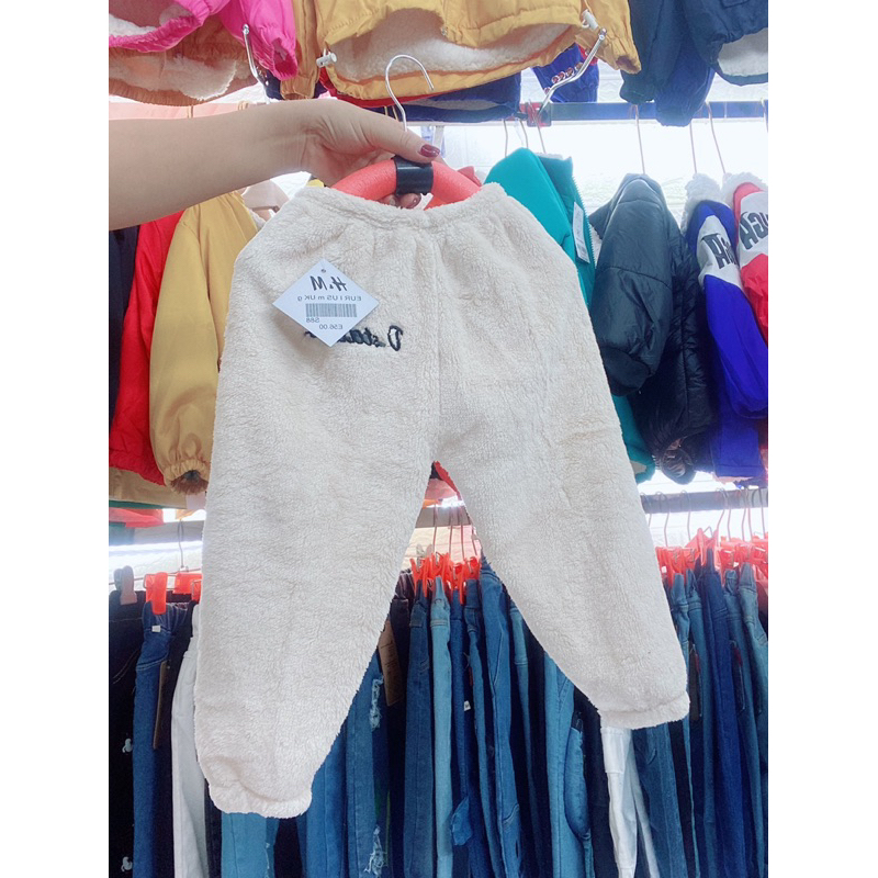 Quần lông thêu Chữ cho bé