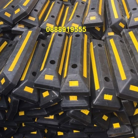 Chặn lùi cao su hai vạch _ KT : 560x150x100mm