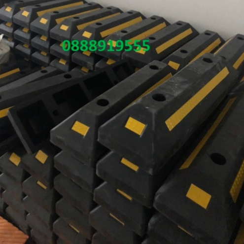 Chặn lùi cao su hai vạch _ KT : 560x150x100mm