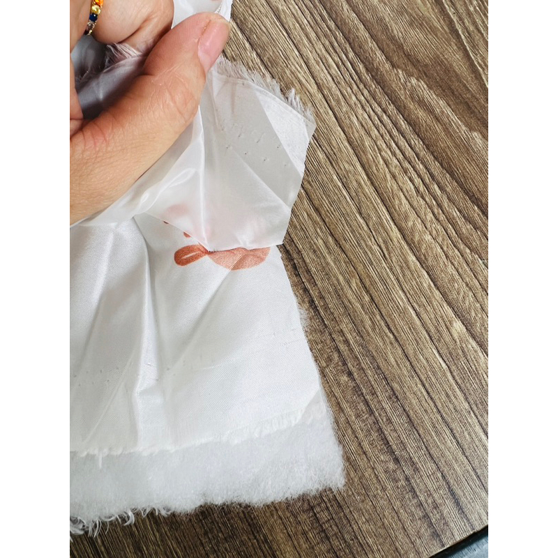 Vải phao lụa trần bông 4 lớp hình thỏ nền trắng