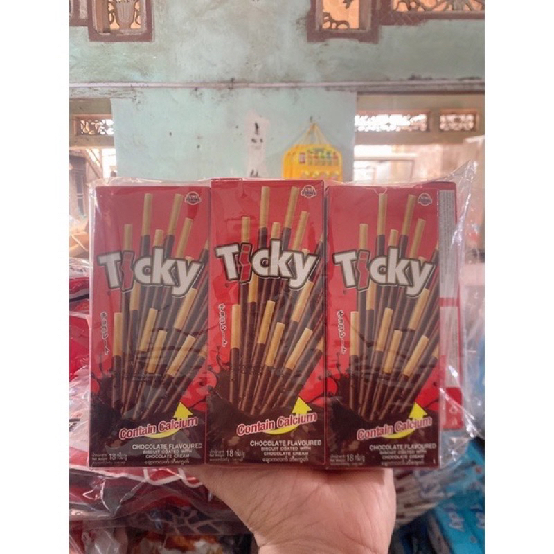 Combo 13 hộp Que Ticky socola 18g